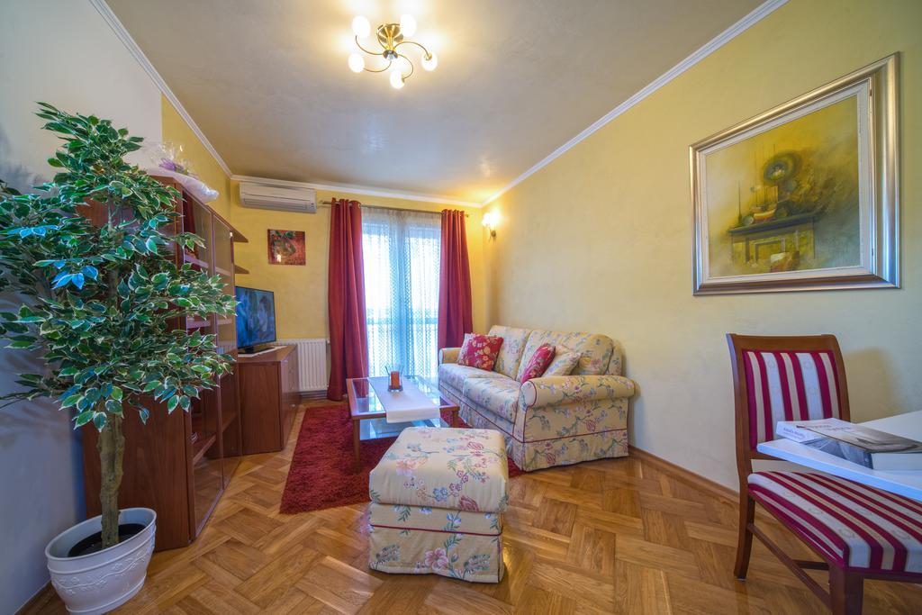 Apartments Anna Omiš Quarto foto