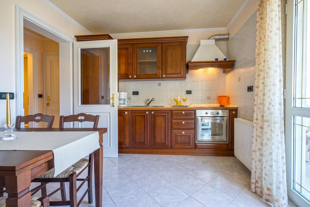 Apartments Anna Omiš Quarto foto